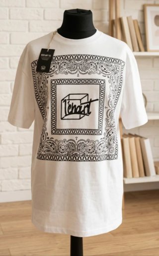 Camiseta Blanca con Estampado Bandana