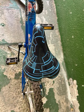 Bicicleta infantil azul como nueva