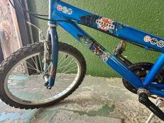 Bicicleta infantil azul como nueva