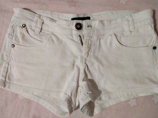 Pantalones blancos vaqueros cortos de tiro bajo