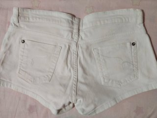 Pantalones blancos vaqueros cortos de tiro bajo