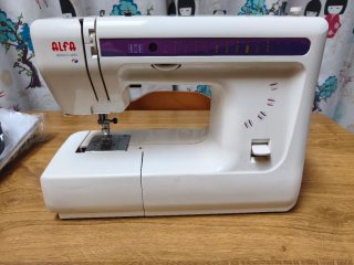 Máquina de coser Alfa Modelo 2204