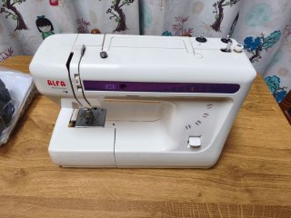 Máquina de coser Alfa Modelo 2204