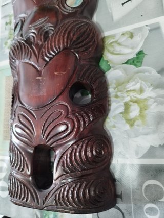 Estatua Tiki Maorí Tallada a Mano