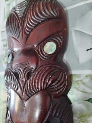 Estatua Tiki Maorí Tallada a Mano