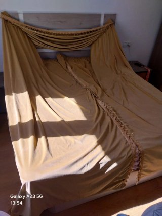 Cortina de terciopelo color beige oscuro