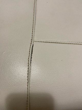 Silla de escritorio blanca y plateada