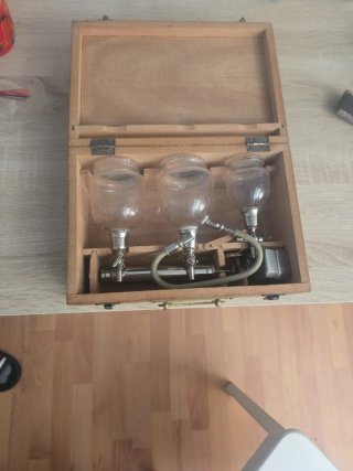 Maletín antiguo ventosas médico