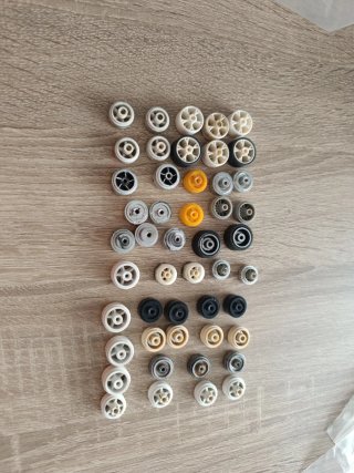 Lote de llantas para maquetas