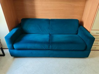 Divano letto blu in velluto