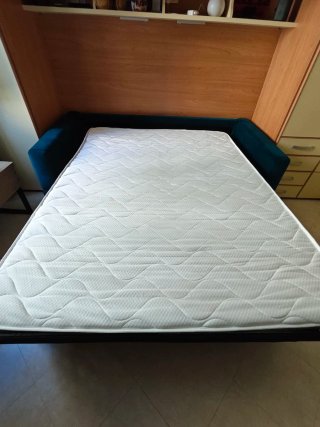 Divano letto blu in velluto