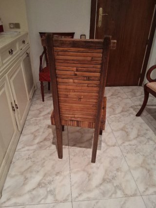 Silla de madera y bambú