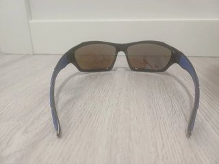 Gafas de sol deportivas negras y azules