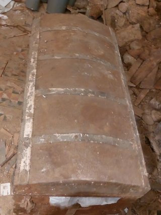 Caja antigua de madera y metal