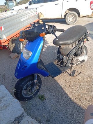 Piaggio Typhoon Scooter Negra y Azul