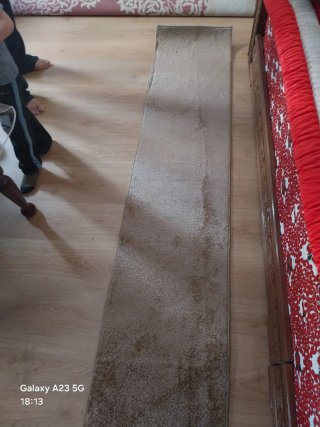 Alfombra de pasillo beige,marrón