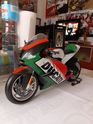 Maqueta Moto Ducati Superbike 1:6