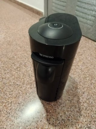 Cafetera Nespresso Negra
