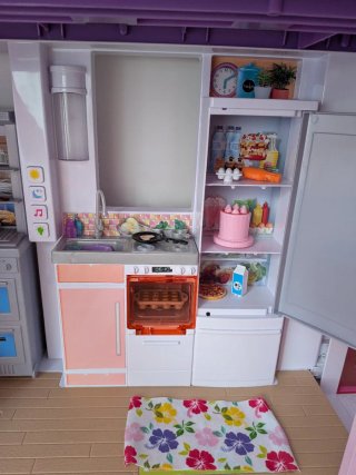 Casa Barbie DreamHouse con piscina y tobogán