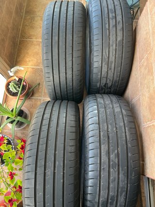 4 Neumáticos Goodyear 235/55/18