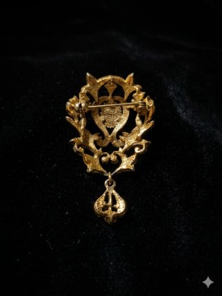 Spilla vintage con pietra nera e dettagli oro