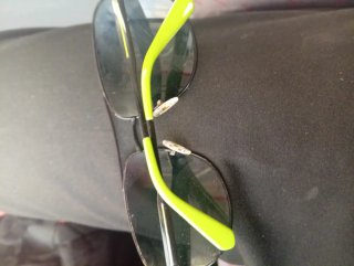 Gafas de sol Guess negras y verdes
