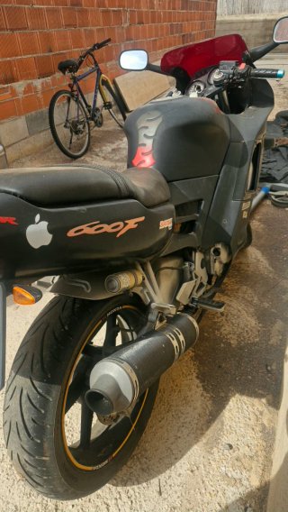Honda CBR 600F Negra