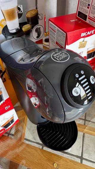 Cafetera Krups Dolce Gusto Genio S + 23 cajas cafe