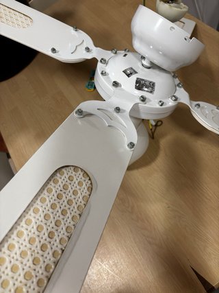 Ventilador de techo blanco