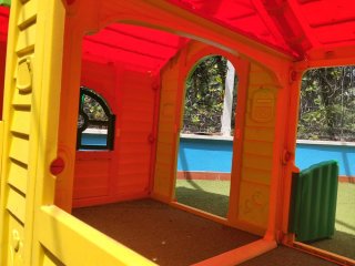 Casita de plástico para niños