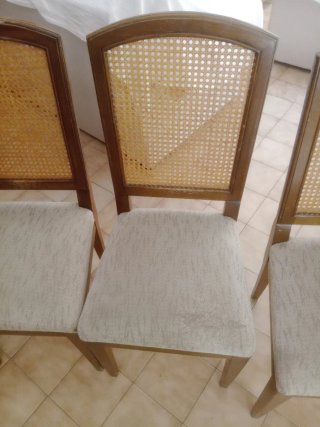 Juego de 4 sillas de comedor de madera y ratán