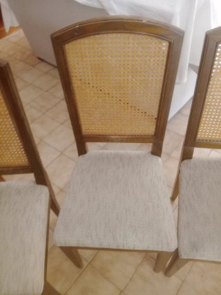 Juego de 4 sillas de comedor de madera y ratán