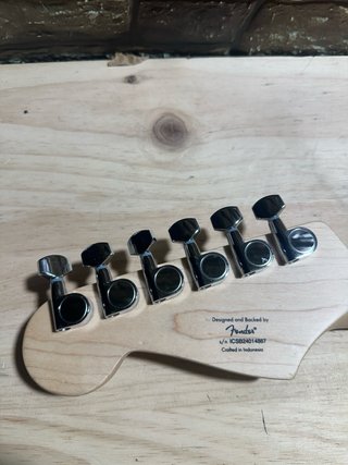 Guitarra Eléctrica Squier Stratocaster Negra