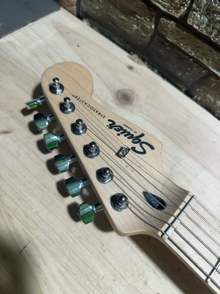 Guitarra Eléctrica Squier Stratocaster Negra