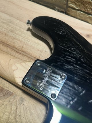 Guitarra Eléctrica Squier Stratocaster Negra