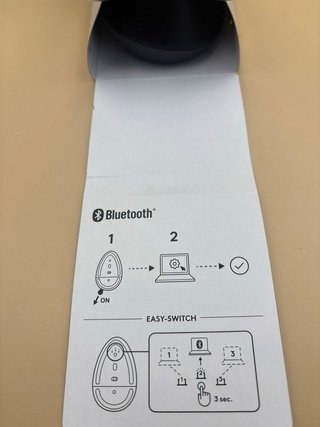 Logitech Lift ratón vertical grafito 1436
