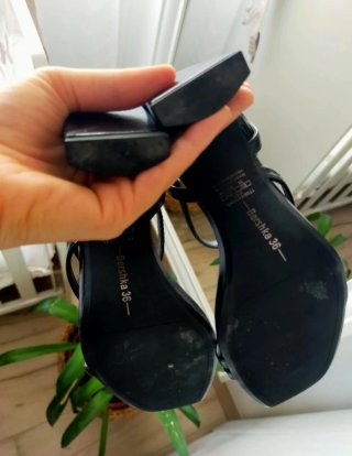 Sandalias tacón Bershka negras
