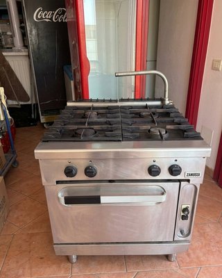 Cucina professionale Zanussi 4 fuochi + forno