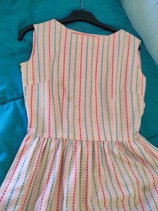 Vestido volantes rayas puntos.