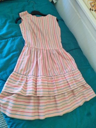 Vestido volantes rayas puntos.