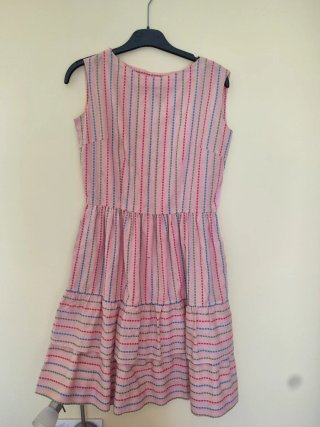 Vestido volantes rayas puntos.