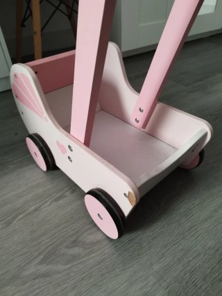 Carretto giocattolo per bambole
