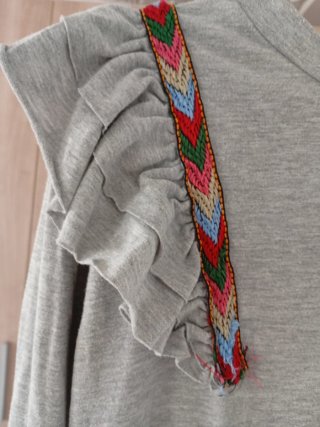 Camiseta ALOI gris mujer con volantes