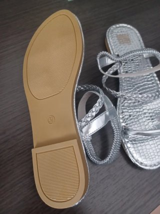 Sandalias plateadas niña sin estrenar