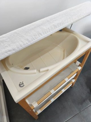 Cambiador con bañera para bebé