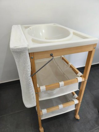 Cambiador con bañera para bebé