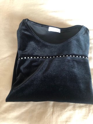 Camiseta terciopelo negra con detalle brillante