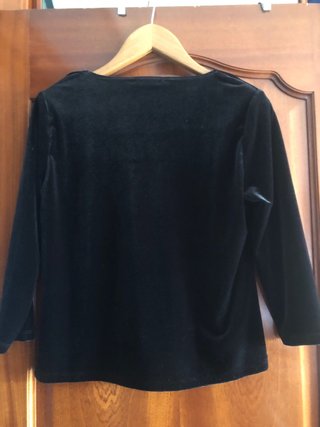 Camiseta terciopelo negra con detalle brillante