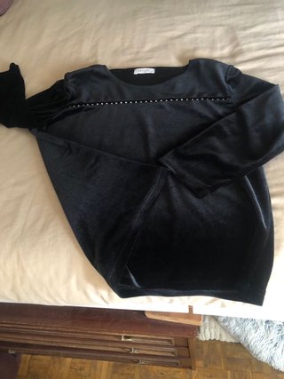 Camiseta terciopelo negra con detalle brillante