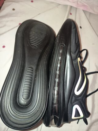 Tenis negros con detalles iridiscentes talla 45